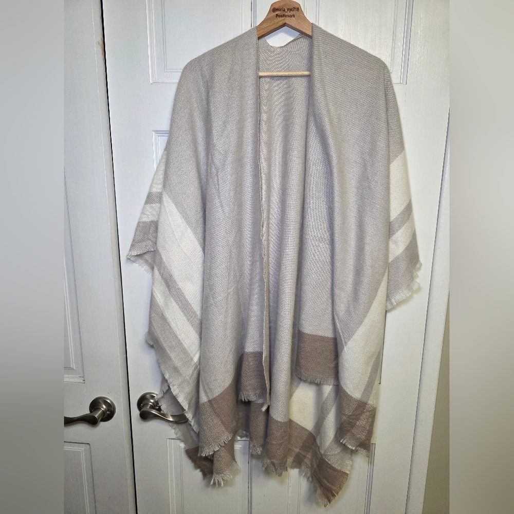 NWT Old Navy Super Soft Cozy Flannel Fringe Poncho Ruana Wrap-